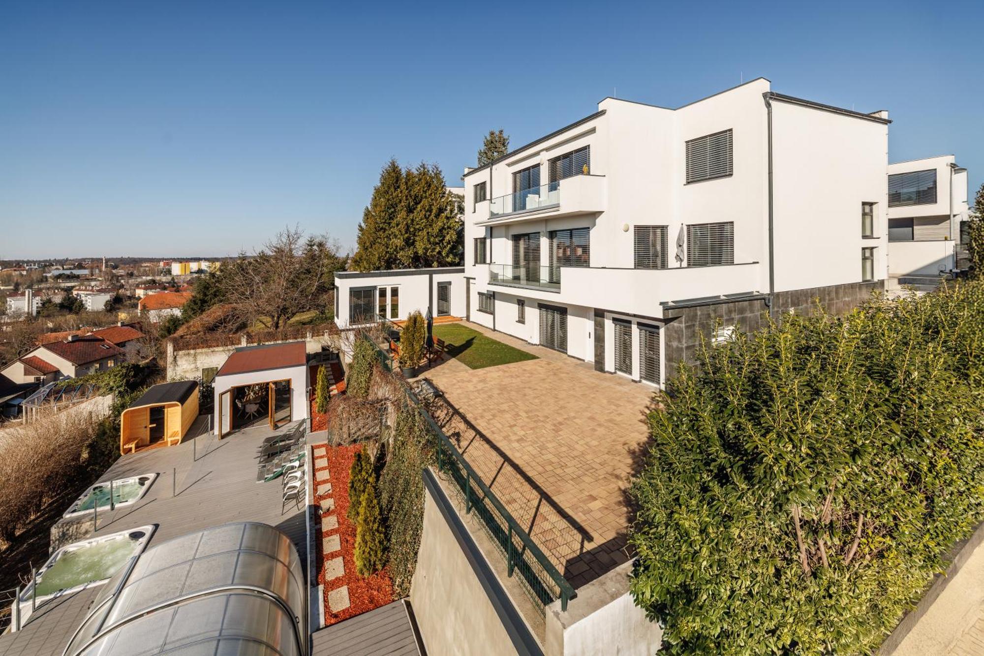 Airport Luxury Apartment & Spa Prague Exterior photo