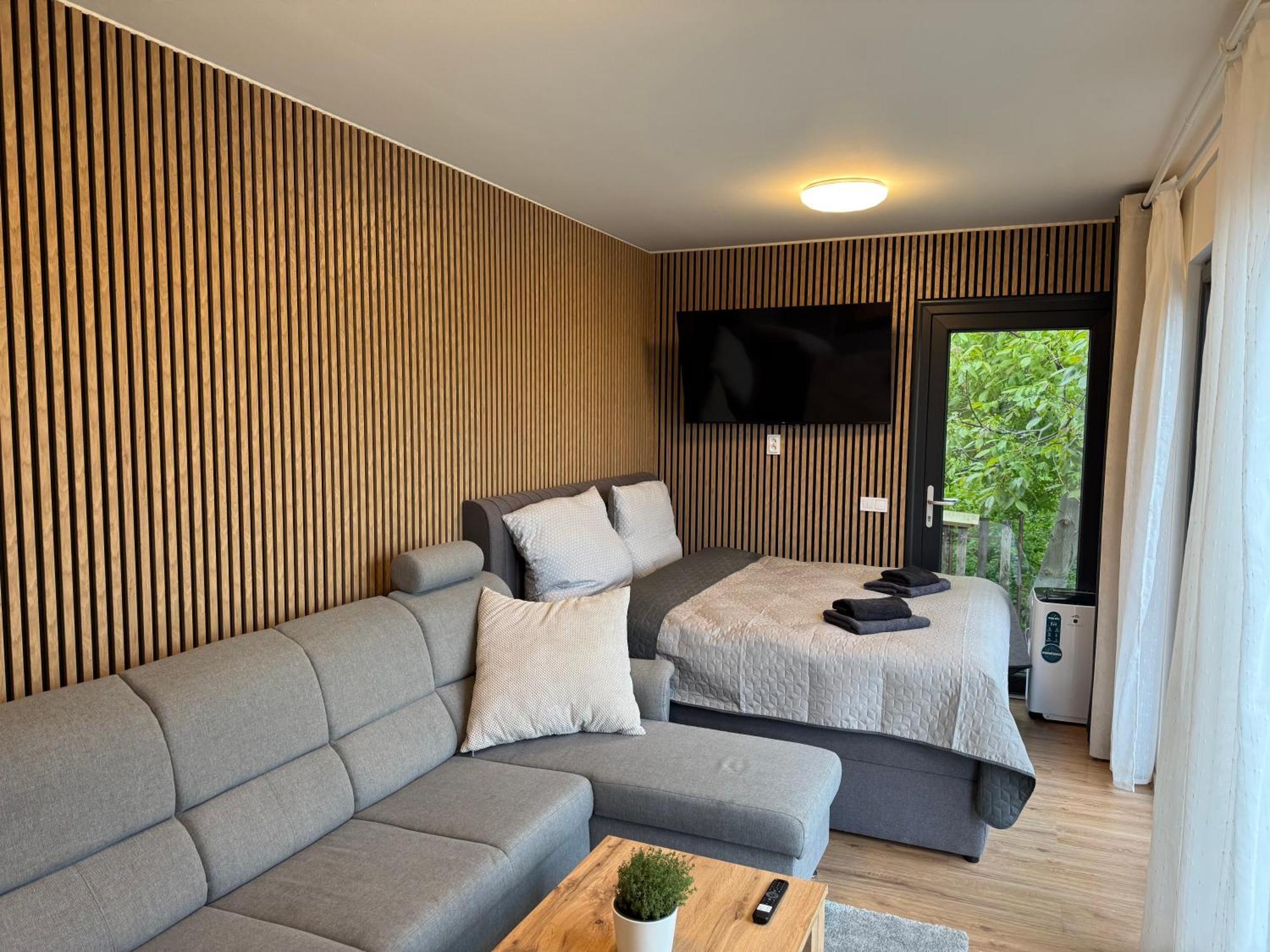 Airport Luxury Apartment & Spa Prague Exterior photo